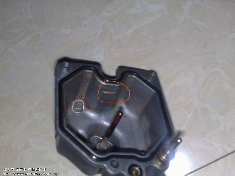 油面高度是不是按化油器底壳的记号呢? - 维修