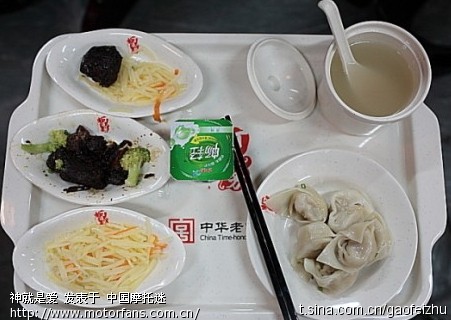 省钱参观世博最好自带干粮水果,再带一只空矿