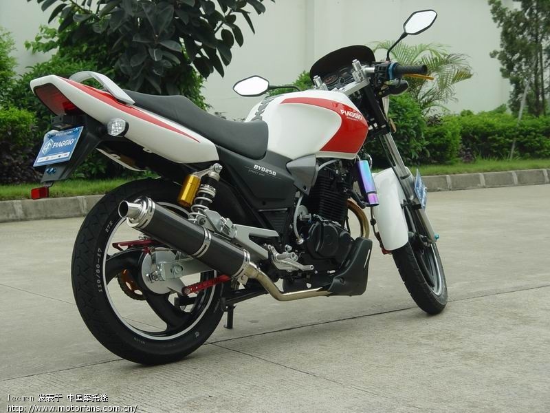 请问,比亚乔的250多少钱?好像国内没地买. - 比亚乔- 摩托