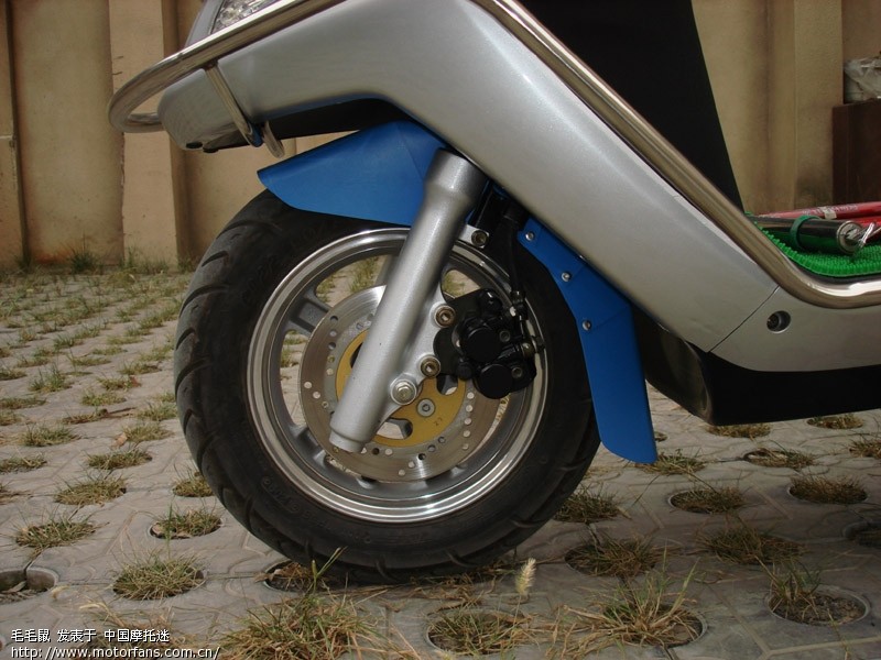 → 锋彩150踏板车 改进型的【前轮挡泥瓦】,做