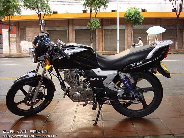 见谅,有在骑五羊125-12的进来看看。我心神不