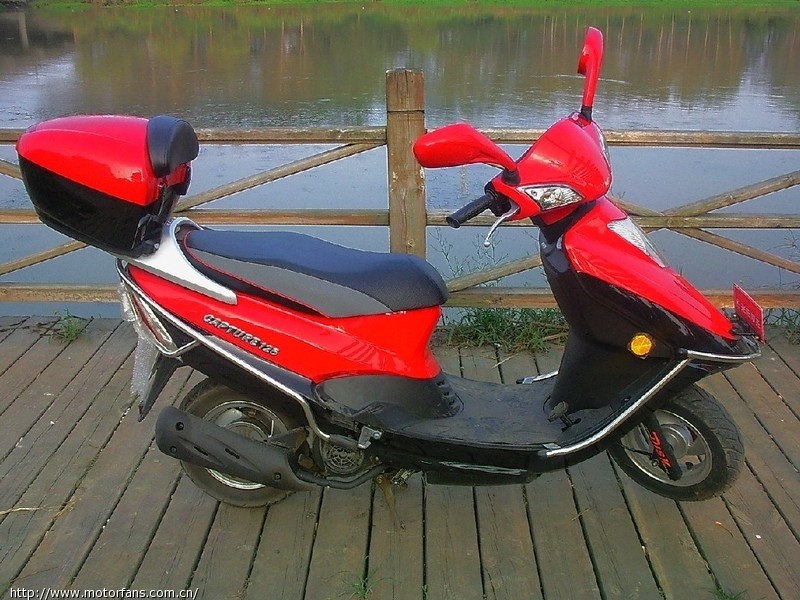 阳光下的光阳街跑锋125CC - 光阳摩托 - 摩托车