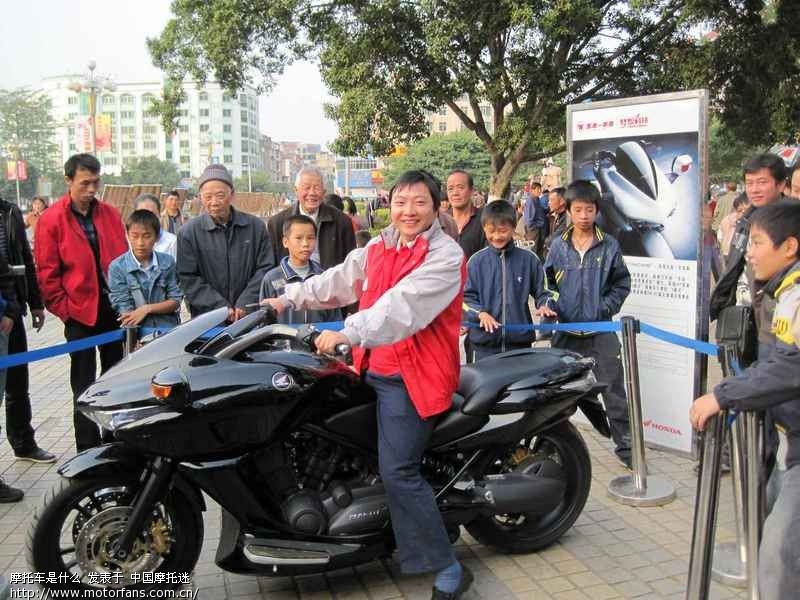 有没有适合摩旅的自动挡摩托车,不是踏板车 - 