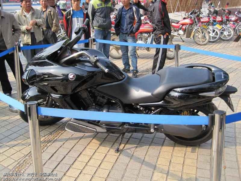 有没有适合摩旅的自动挡摩托车,不是踏板车 -