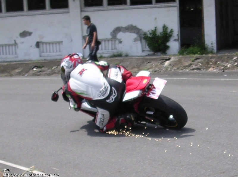 谁压弯压得漂亮 - 进口品牌 - 摩托车论坛 - 中国