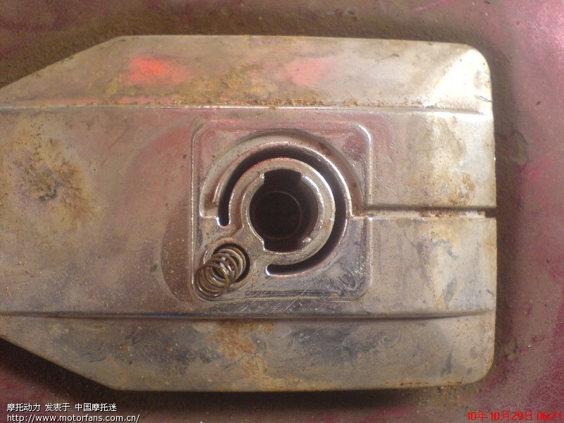 专业撬锁 针对钥匙丢了 无损撬开油箱盖的 - 维