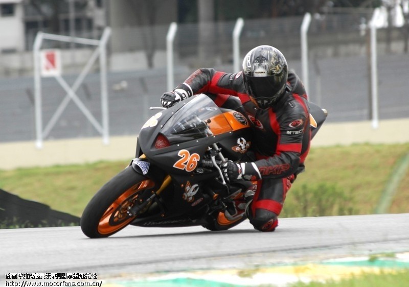 大地是不是真的出800CC并列4缸的车车啊 - 摩