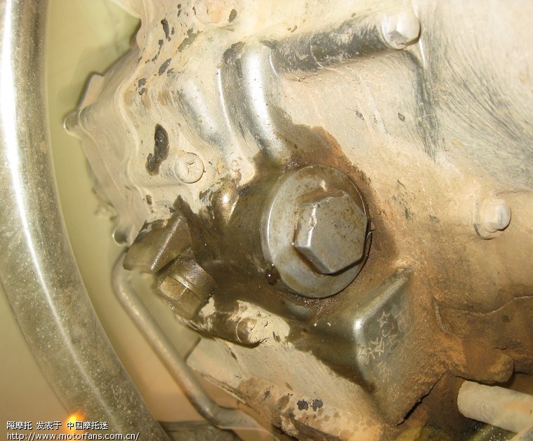 高手帮忙 机油螺丝处 漏油 - 维修改装 - 摩托车