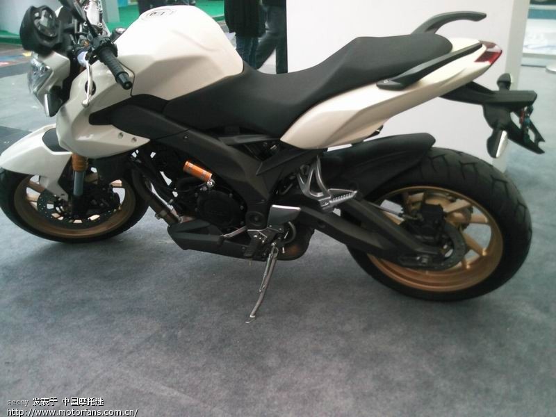 近拍隆鑫650CC跑车 - 摩托车论坛 - 隆鑫摩托 