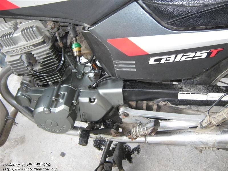 新手求助 发动机上部渗机油 - 摩托车论坛 - 新手