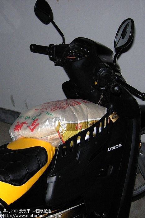 20斤的一袋米,轻松装进中货箱,安逸! - 弯梁世界