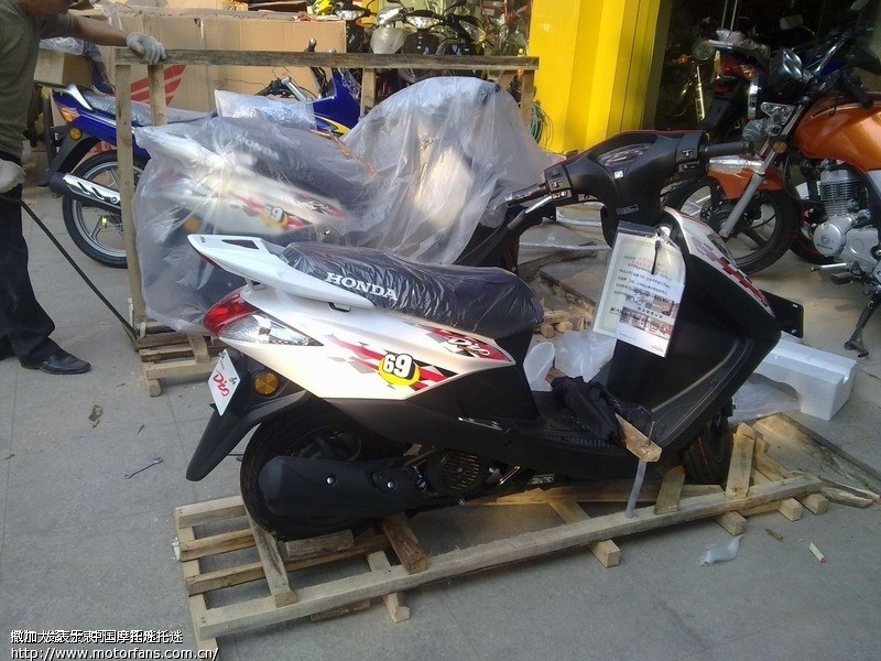 豪爵公司的客服来电话了,虽然没有我想要的红