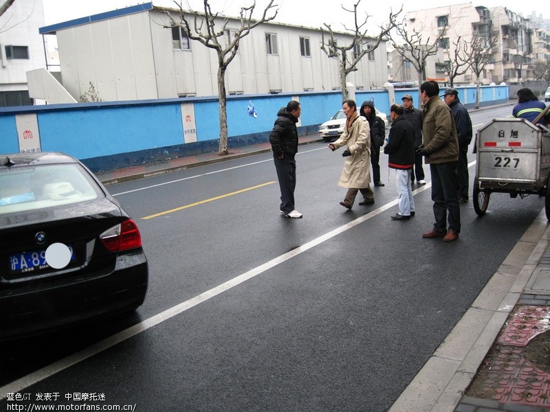 一起车祸--挂假牌的摩托车迷和挂真牌的资产阶