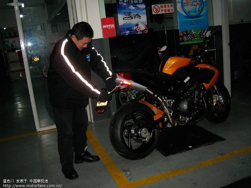 一起车祸--挂假牌的摩托车迷和挂真牌的资产阶