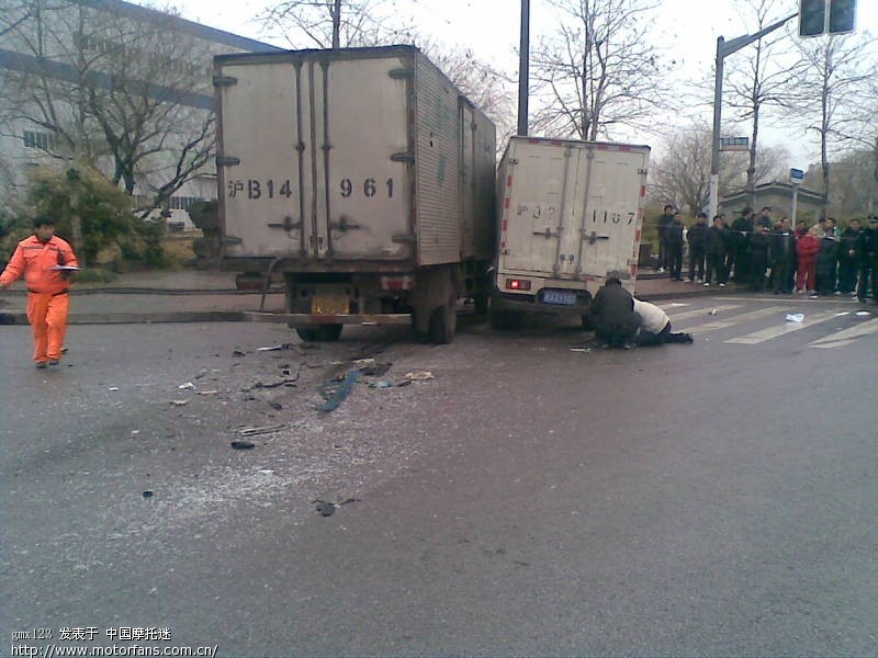 元宵节,金迎路武威路口,死人了。有图 - 上海摩