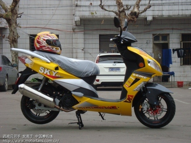 哪种踏板车,坐垫高,存储量大,放脚的地方空间大