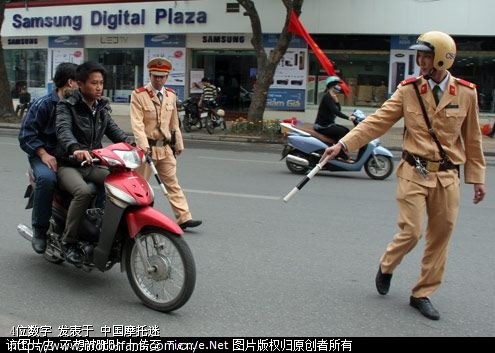 恭城交警在西岭暴力执法,引大批群众围观政府,险酿群体事件170 / 作者:狗湿地 / 帖子ID:64499
