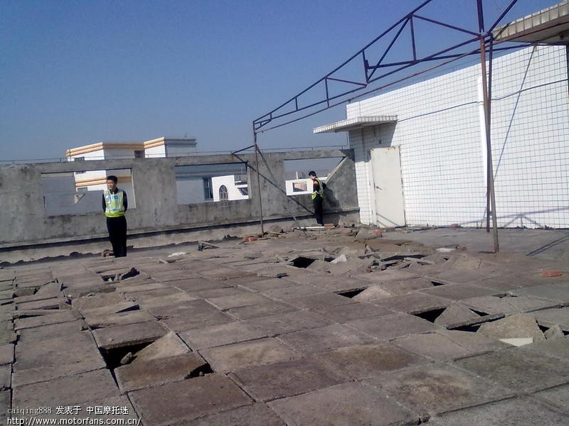 早上公司员工准备跳楼,看看消防和治安仔装备