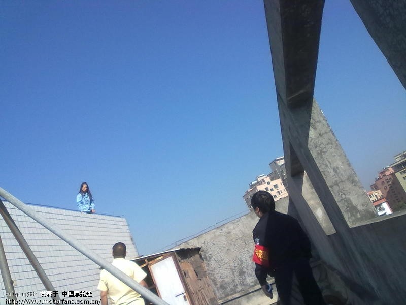 早上公司员工准备跳楼,看看消防和治安仔装备