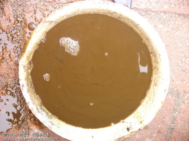 给我老丈人的摩托车换机油(看看用了两年的机