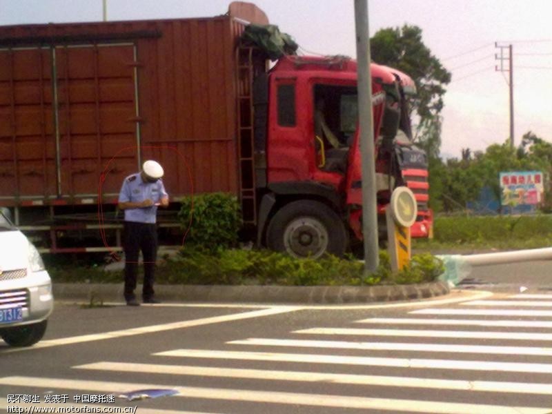 从板芙回古镇、路遇严重交通事故。 - 广东摩友