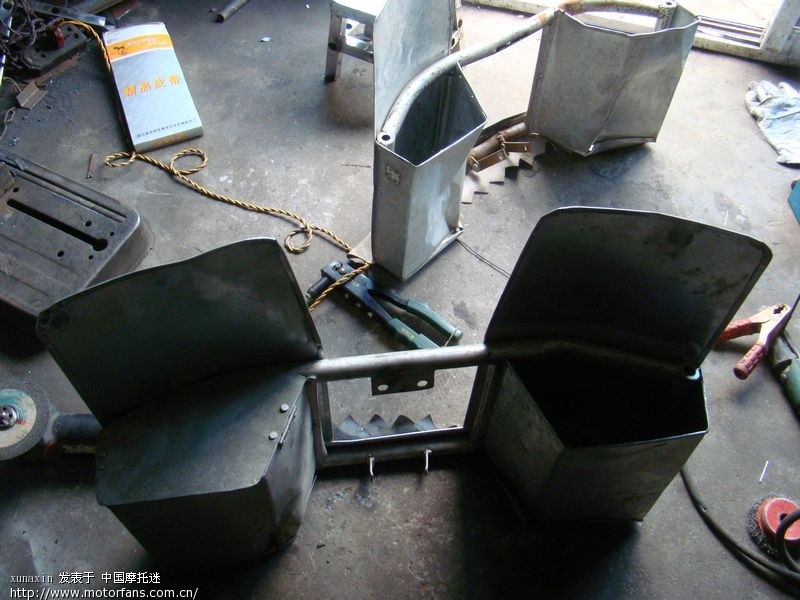 现场制作摩托车排气管 保险杠 工具箱 - 湖南摩