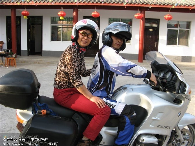 大汉铁骑摩托队首次应邀参加乡村结婚接亲活动