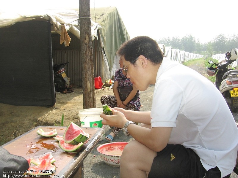 骑着摩托去郊区瓜园里摘西瓜(8424品种) - 色魔