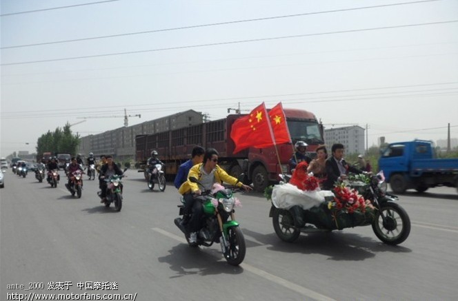 今天,济南出现偏三摩托车婚礼车队 - 三轮挎子