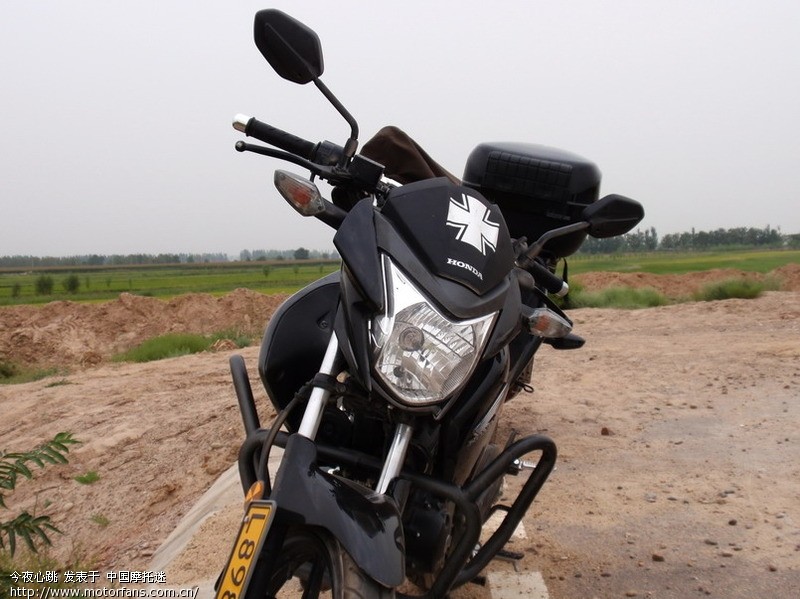 战神 小改后行李架装爱得乐尾箱 - 新大洲本田