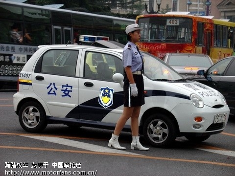 女交警都骑神马车 - 踏板论坛 - 铃木踏板摩托 -