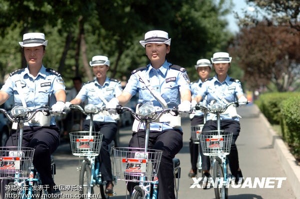 女交警都骑神马车 - 踏板论坛 - 铃木踏板摩托 -