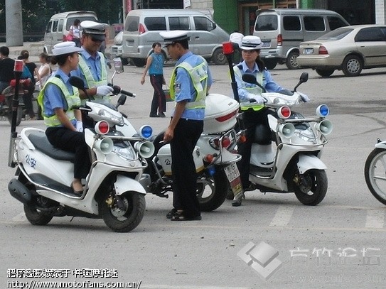 女交警的风采 - 踏板论坛 - 摩托车论坛 - 中国第