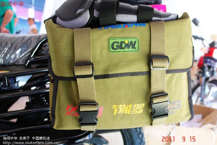 今天看到银钢山地王摩旅版的赠品了,给朋友们