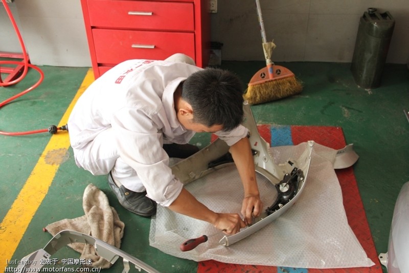 2011年9月24日,佳御110换右边外壳。 - 踏板论