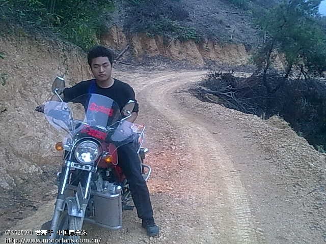 哈哈今天傍晚我骑HJ125-8E来了次山地原野,嘎