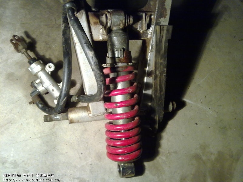 最近淘来的改装宝贝。中置减震 后碟刹 看着就