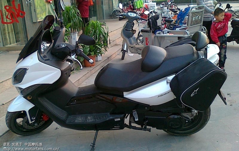 赛艇250车主来探讨下尾箱和侧箱的问题吧。 -