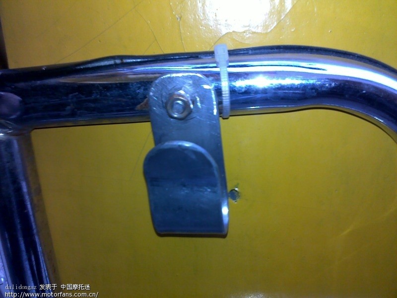 今天给大阳街车改挡风板,进来都看看吧 - 摩托