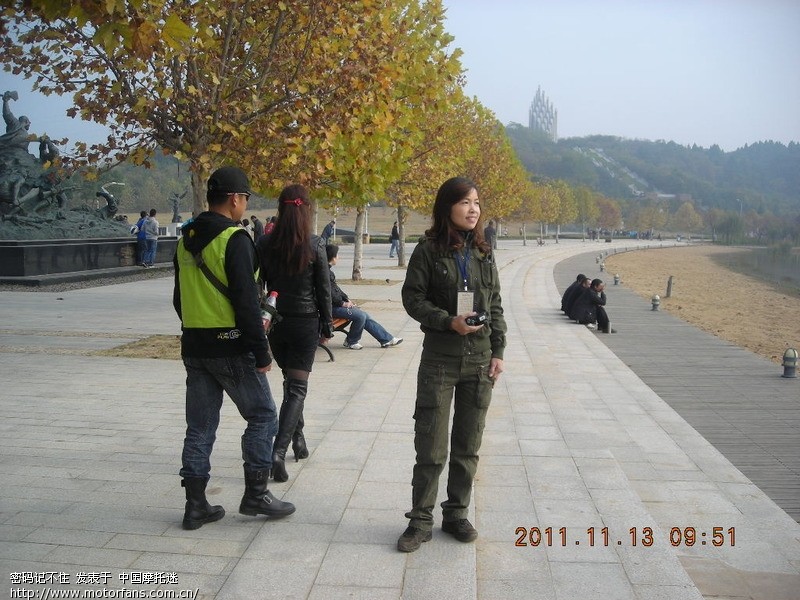 年会中骑<em>黄色</em>白菜的越野<em>MM</em>向大家要<em>照片</em>啦 -