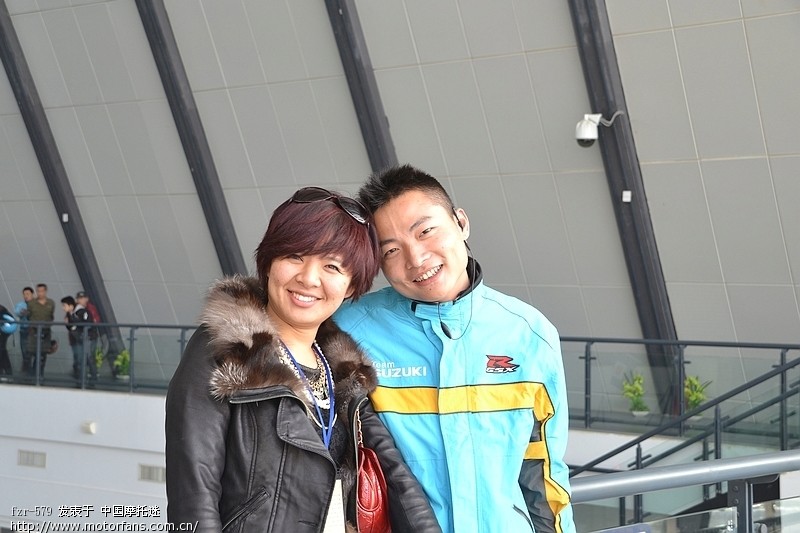 年会中骑<em>黄色</em>白菜的越野<em>MM</em>向大家要<em>照片</em>啦 -