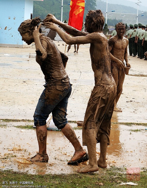 摸你黑蹂躏美女的胸!佤山探秘。 - 江西摩友交