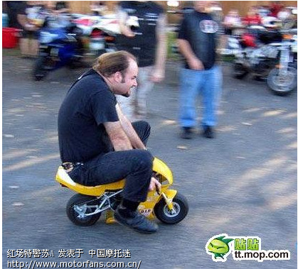 发几组关于摩托车的搞笑图片 大家轻松一下