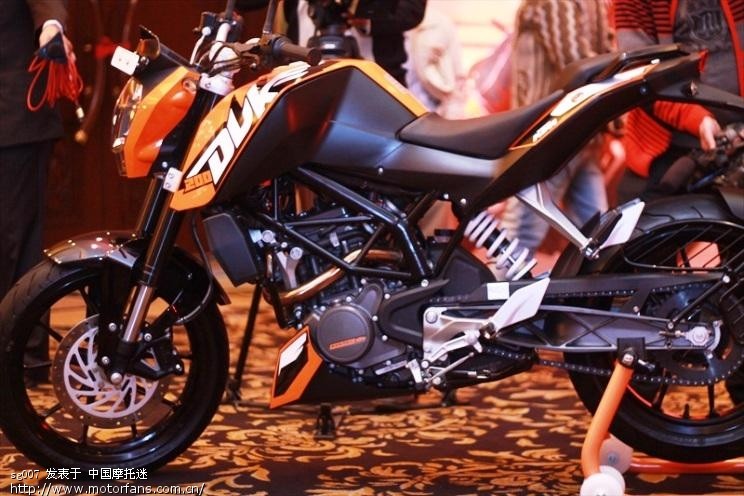 手KTM在印度发布DUKE 200,推广价11.75万卢