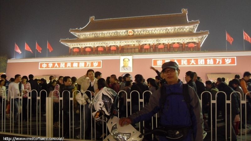 谁说北京禁摩了--夜游长安街,故宫午门前闲聊(