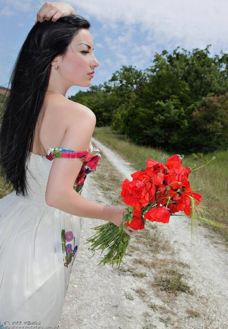 美艳绝伦的大毒枭二当家-库喜娜卡吉利。 - 摩