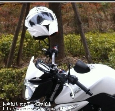 万能的魔友啊 来看看这个头盔是什么牌子的 想