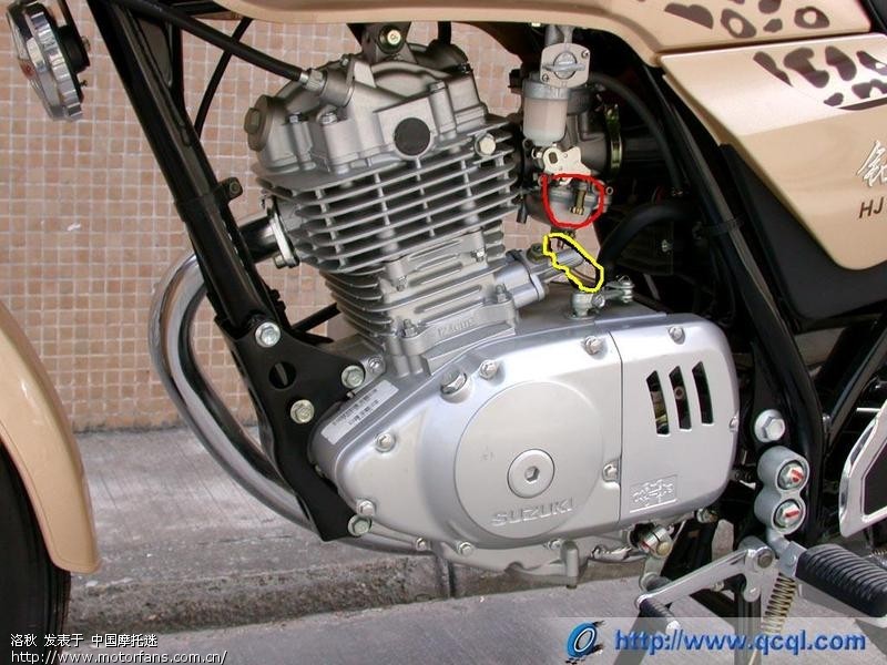 请教 发动机下面连接的透明的塑料管子上坡往