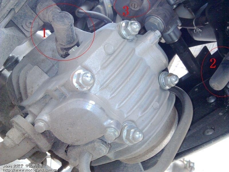 我把火花塞拆下来,再装上后,套在上面的黑橡胶