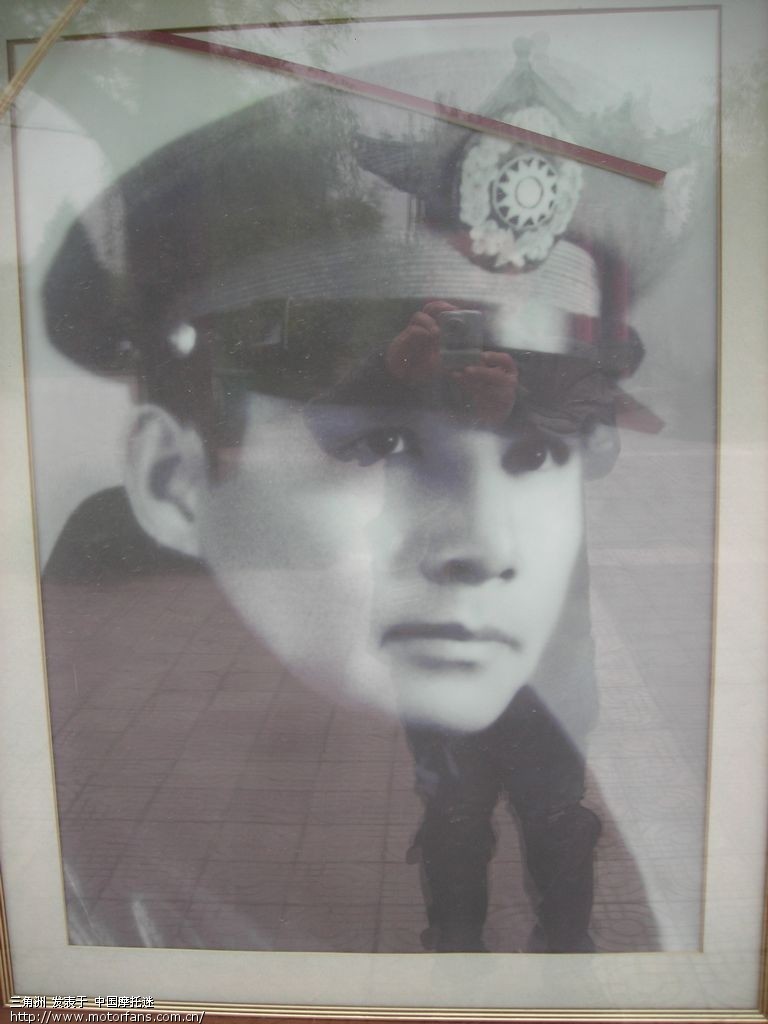 星期日的摩游(摩托车没买保险,交警查到就扣车